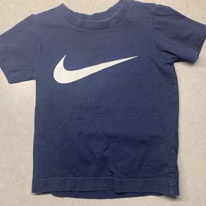 Boys 3T navy Nike tee